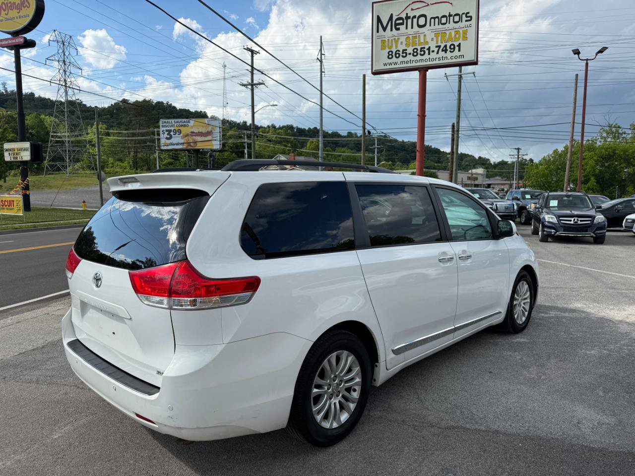 Used 2013 Toyota Sienna XLE w/ Entertainment Pkg FWD image 50