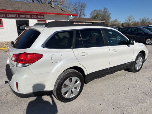 Used 2010 Subaru Outback 2.5i Premium AWD/4WD image 3