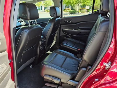 Used 2020 GMC Acadia SLT image 16