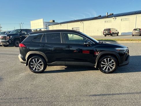 Used 2025 Toyota Corolla Cross XLE image 7