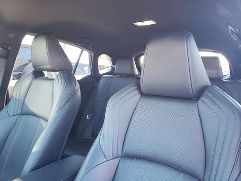 Used 2021 Toyota Venza Limited image 33