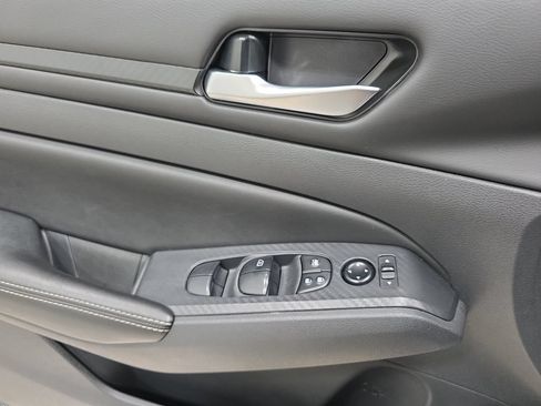 Used 2024 Nissan Altima 2.5 SV FWD image 28