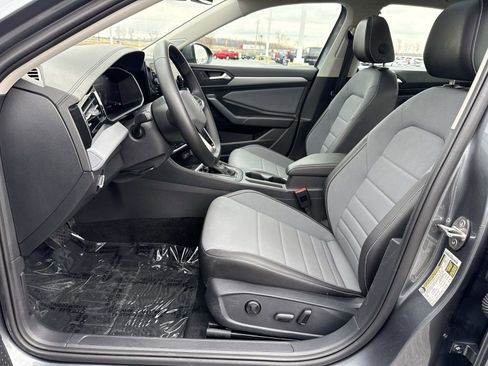 Used 2025 Volkswagen Jetta SE w/ Sunroof Package image 23