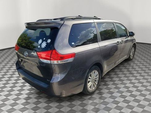 Used 2014 Toyota Sienna XLE FWD image 4