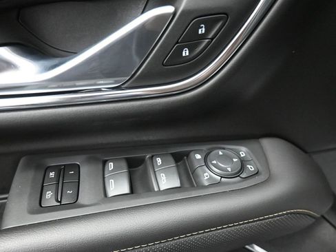 Used 2023 GMC Yukon XL SLT image 30