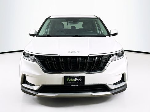 Used 2024 Kia Carnival LX image 2