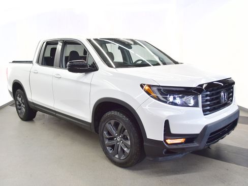 Used 2023 Honda Ridgeline Sport image 2