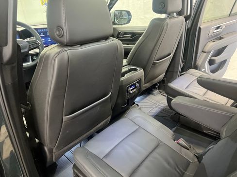 Used 2025 Chevrolet Tahoe Z71 w/ Comfort Package image 46