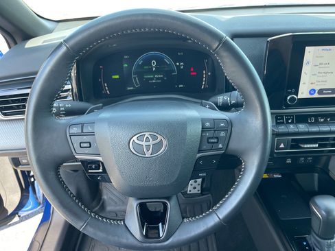 Used 2025 Toyota Camry SE w/ Convenience Package FWD image 7