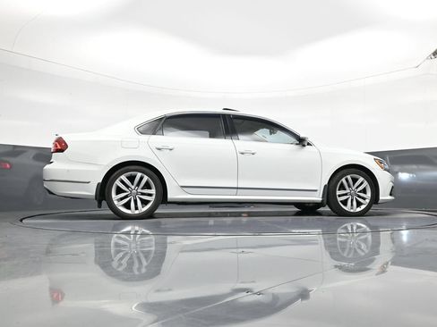 Used 2017 Volkswagen Passat 1.8T SEL Premium FWD image 24