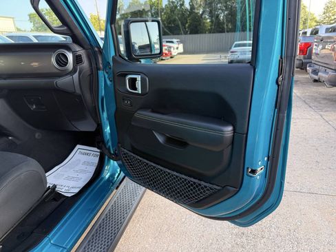 Used 2020 Jeep Wrangler Unlimited Sahara AWD/4WD image 11