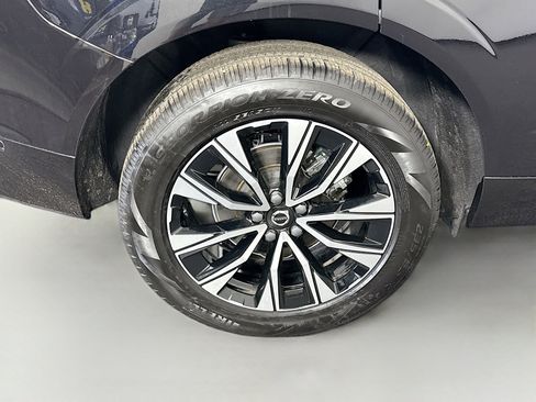 Used 2025 Volvo XC60 B5 Plus image 33