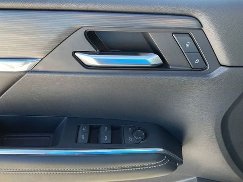 Used 2024 GMC Acadia Elevation image 18