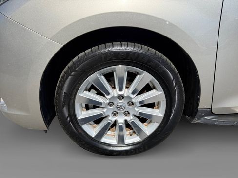 Used 2017 Toyota Sienna Limited Premium AWD/4WD image 9