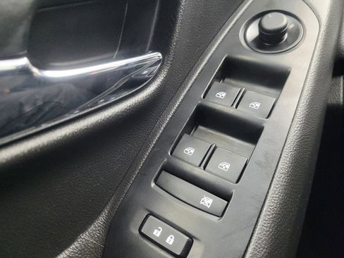 Used 2021 Chevrolet Trax LT AWD/4WD image 27