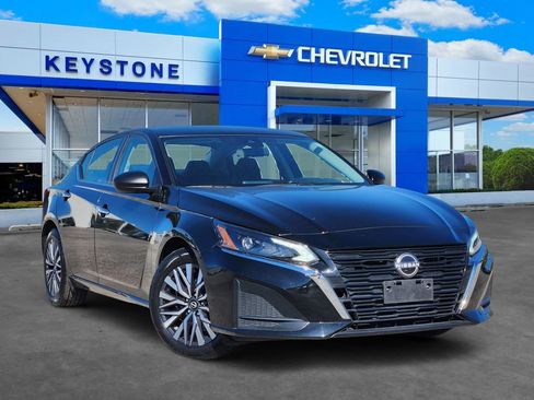 Used 2023 Nissan Altima 2.5 SV image 1