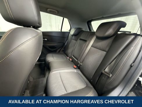 Used 2022 Chevrolet Trax LT w/ Midnight Edition image 33