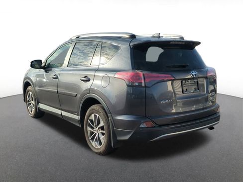 Used 2018 Toyota RAV4 XLE image 4