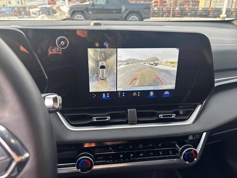 Used 2025 Chevrolet Equinox LT w/ Convenience Package II image 18