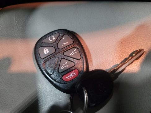 Used 2013 Chevrolet Traverse LTZ AWD/4WD image 32