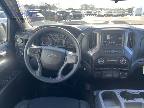 New 2026 Chevrolet Silverado 1500 Custom Trail Boss w/ LPO, Dark Essentials Package AWD/4WD image 5