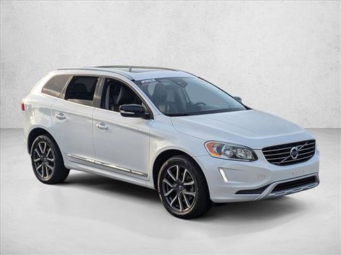 Used 2017 Volvo XC60 T6 Dynamic image 3
