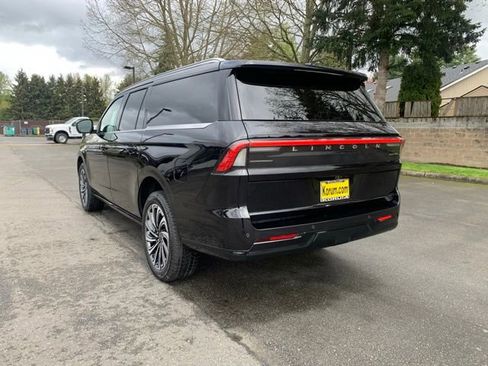 New 2026 Lincoln Navigator L Black Label AWD/4WD image 3