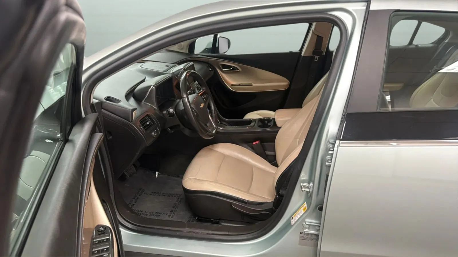 Used 2012 Chevrolet Volt Premium w/ Premium Trim Package FWD image 20