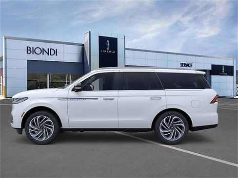New 2025 Lincoln Navigator Reserve AWD/4WD image 3