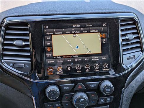 Used 2020 Jeep Grand Cherokee Laredo w/ Laredo X Package RWD image 15
