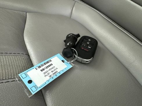 Used 2025 Honda Pilot EX-L image 35