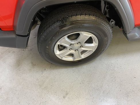 Used 2019 Jeep Wrangler Sport AWD/4WD image 14
