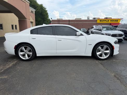 Used 2017 Dodge Charger R/T w/ Premium Group RWD image 3