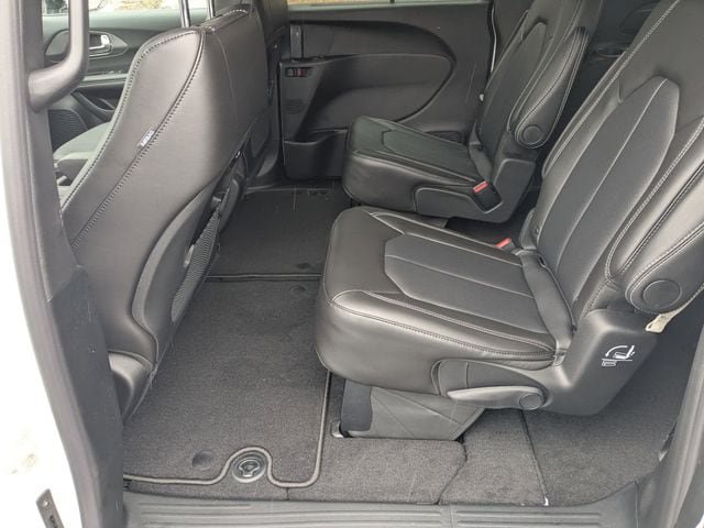 New 2026 Chrysler Pacifica Select AWD/4WD image 23