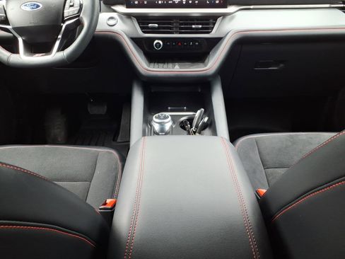 Used 2025 Ford Explorer ST AWD/4WD image 18
