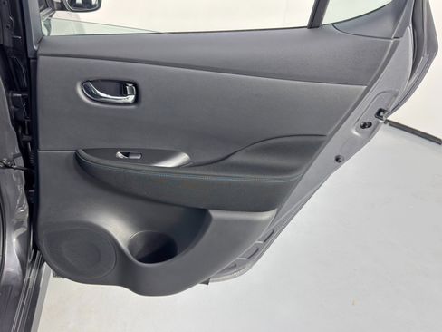 Used 2025 Nissan Leaf S image 34