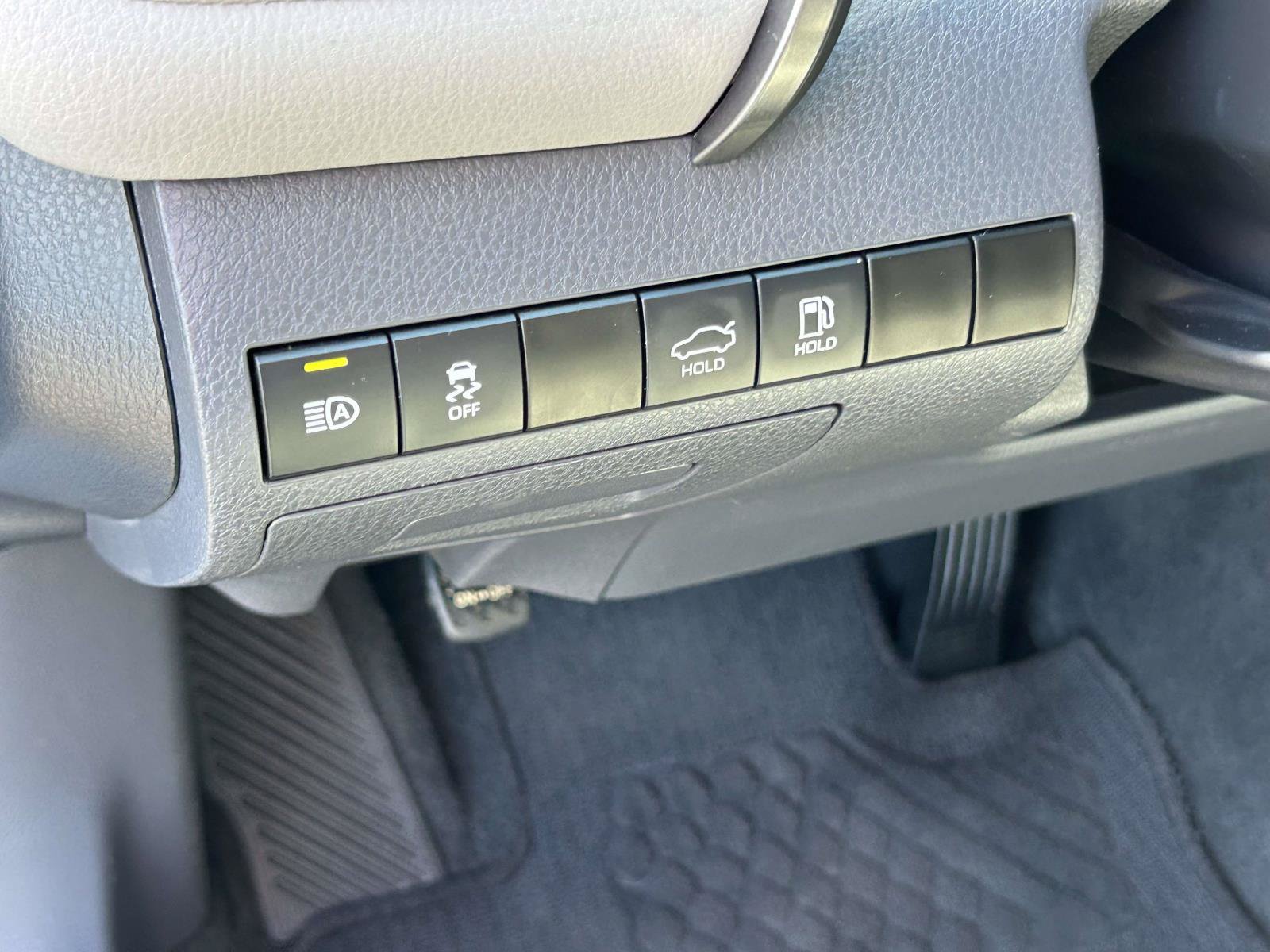 Used 2023 Toyota Camry SE FWD image 11