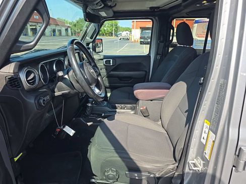 Used 2020 Jeep Wrangler Unlimited Sahara AWD/4WD image 3