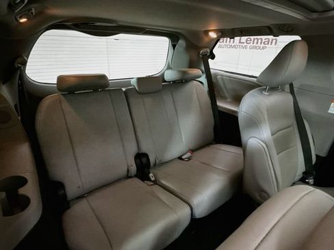 Used 2020 Toyota Sienna Limited Premium FWD image 30