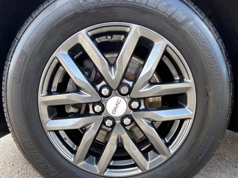 Used 2018 GMC Acadia SLT FWD image 10