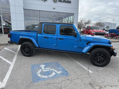 Used 2021 Jeep Gladiator Willys image 40