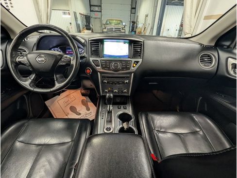 Used 2018 Nissan Pathfinder SL AWD/4WD image 9