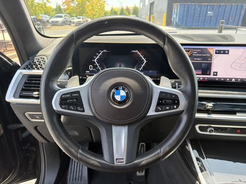 Used 2025 BMW X7 xDrive40i w/ M Sport Package AWD/4WD image 12