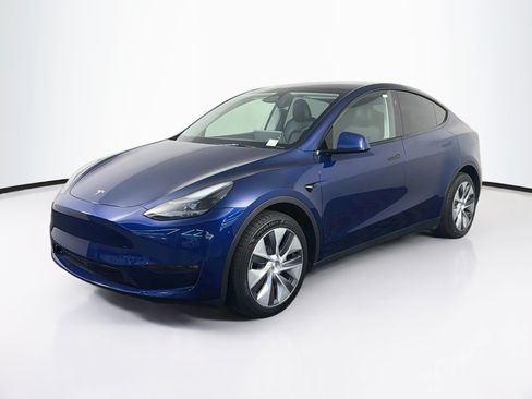 Used 2024 Tesla Model Y Long Range AWD/4WD image 3