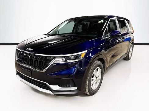 Used 2024 Kia Carnival LX image 3