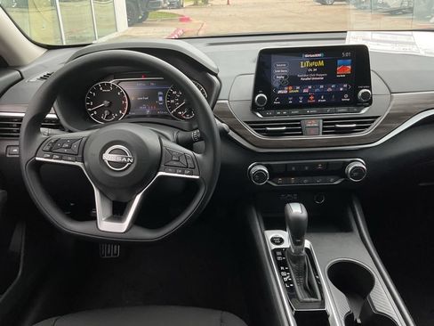 New 2026 Nissan Altima 2.5 SV FWD image 11