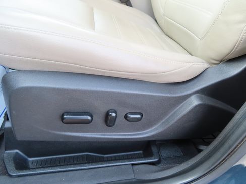 Used 2019 Ford Escape SEL image 22