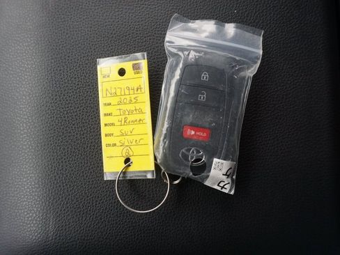 Certified 2025 Toyota 4Runner TRD Off-Road image 32