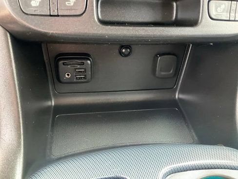 Used 2020 Chevrolet Colorado Z71 AWD/4WD image 18