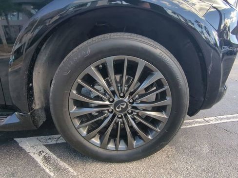 Used 2024 INFINITI QX80 Premium Select w/ Cargo Package image 11